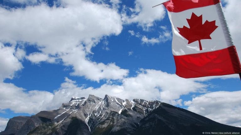 Kanadalı ünlülerden Trump&rsquo;a tepki: Satılık değiliz